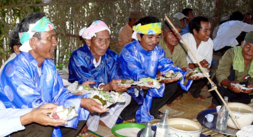 Die Rituale im Leben der ethnischen Minderheit E de